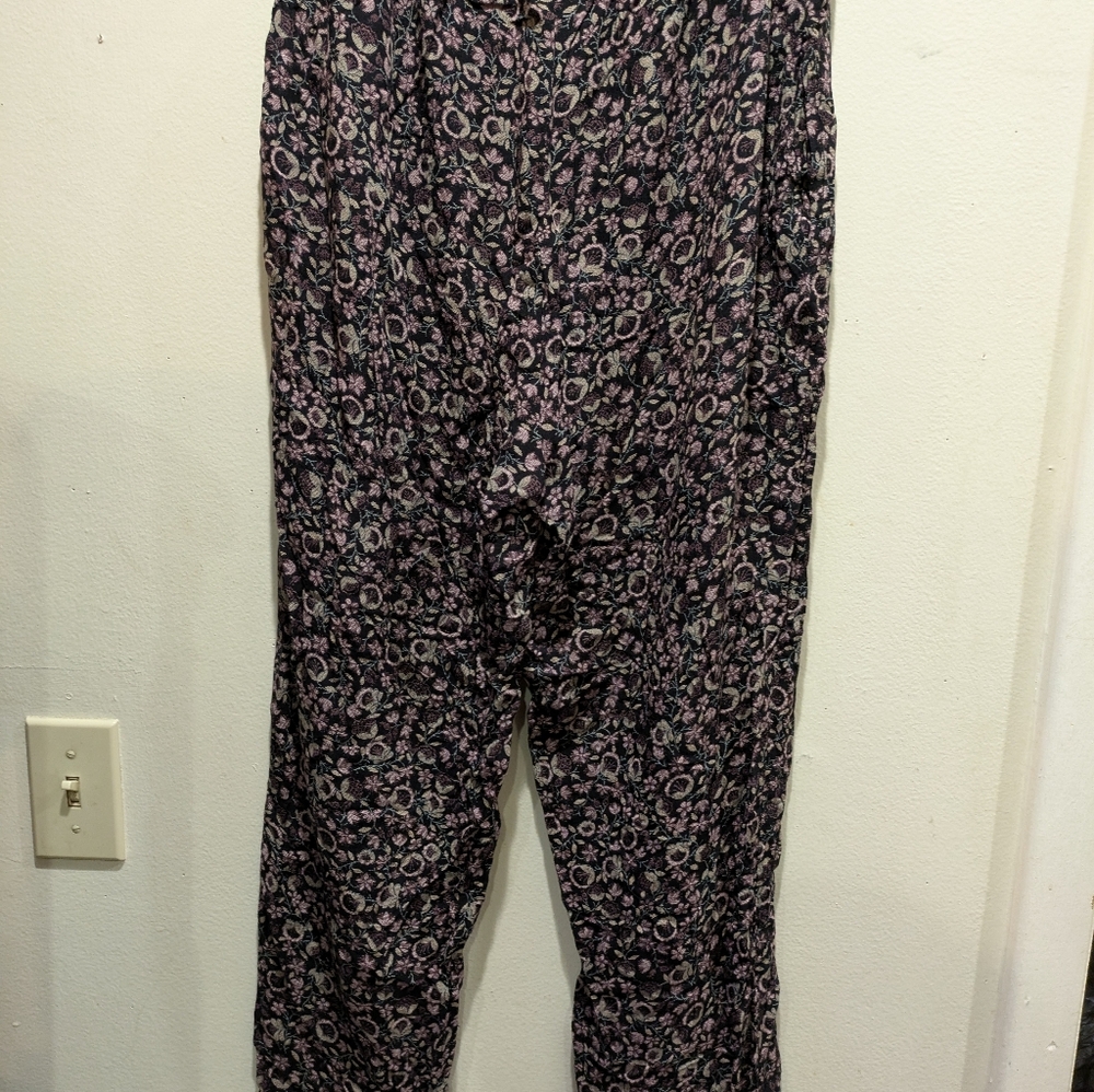 Petite Sophisticate Black and Pink Floral Pants Size 6p - Picture 5 of 6